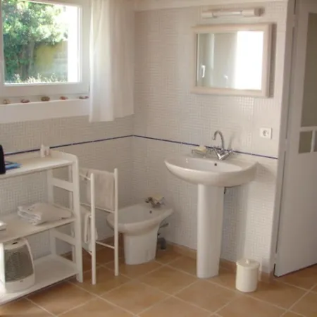 Maison Traditionnelle Pres De L'ecole De Voile, 4 Chambres, Jardin Clos, Animaux Acceptes - Fr-1-823-41